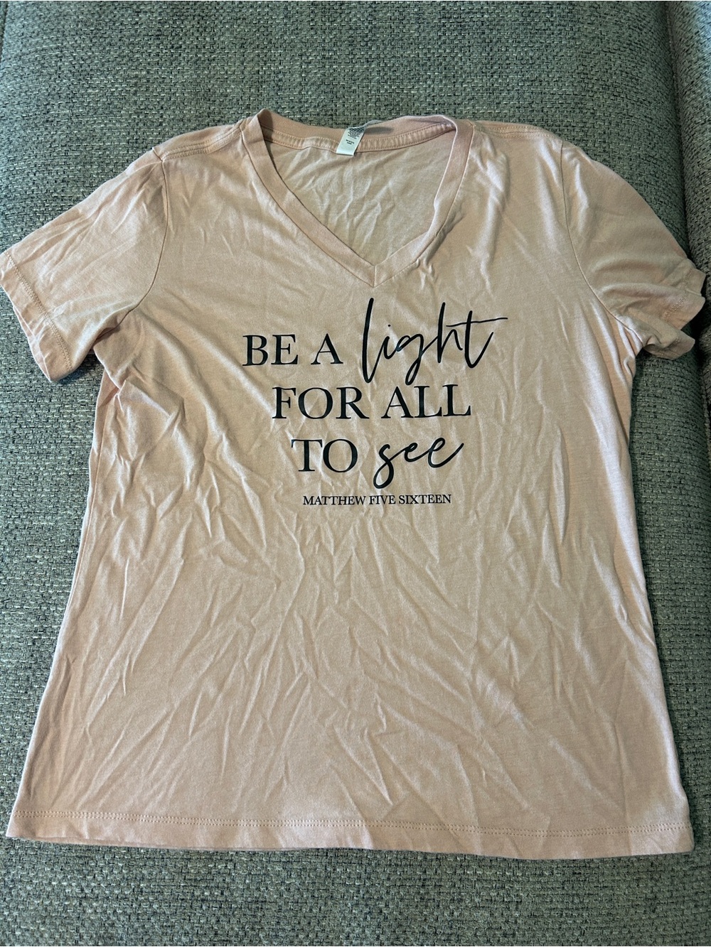 Be A Light Graphic V-Neck Tee - Light Pink